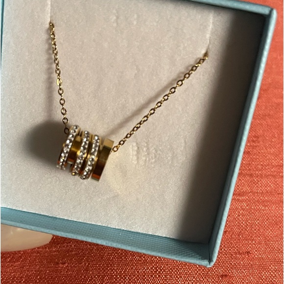 FASHION JEWELRY STAINLESS STEEL WOMEN'S GOLD COLOR CHAIN - Picture 5 of 8